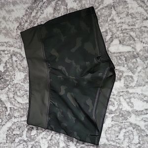 Camo shorts small